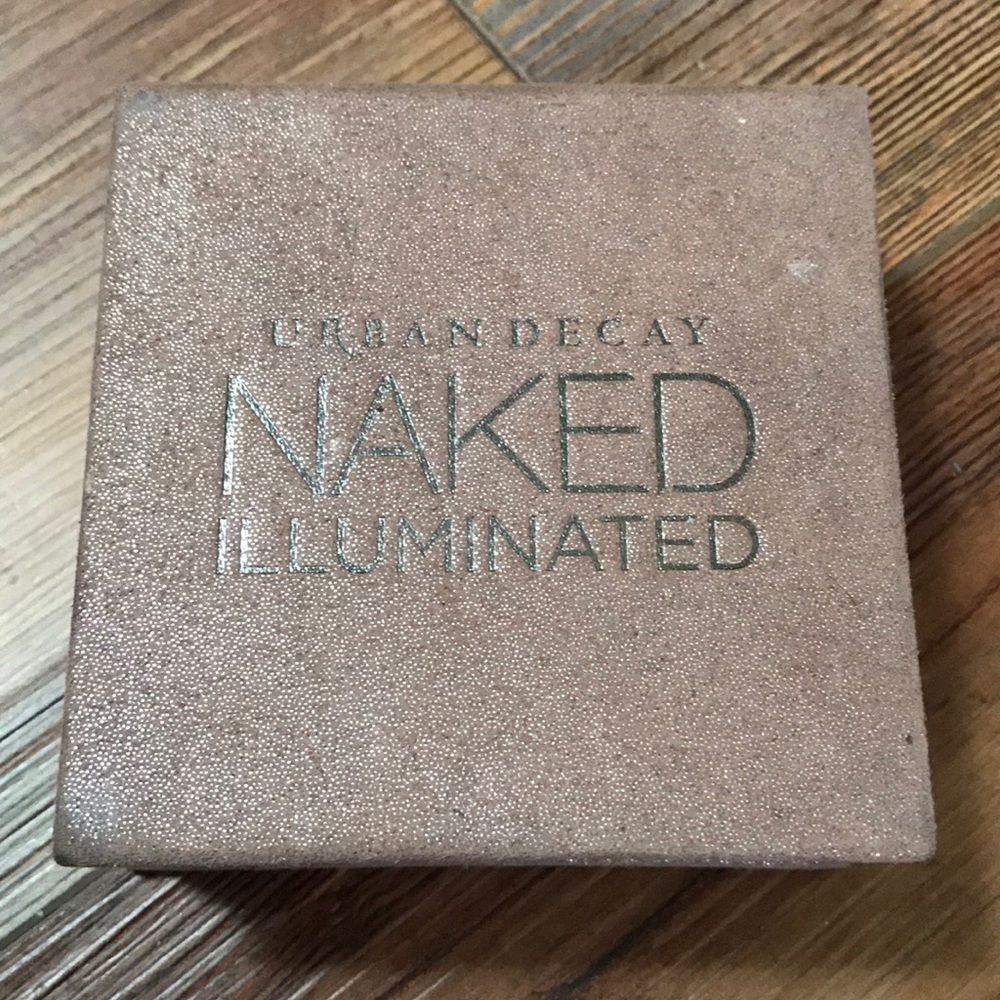 Urban Decay Naked Illuminated palette- highlighter
